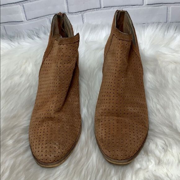 Susina Kyle Brown Perforated Suede Booties Sz 8 - Picture 2 of 7